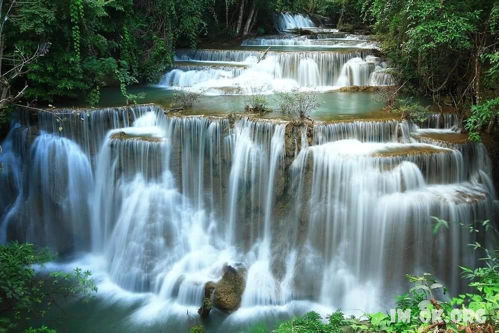 TOP 6 สถาที่เที่ยวกาญจนบุรี ที่ห้ามพลาดเลยขอบอก เพียบพร้อมไปด้วยแหล่งท่องเที่ยวทางธรรมชาติ เช่น ถ้ำ ภูเขา น้ำตก ป่า แม่น้ำ 