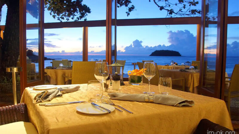ร้านอาหารริมชายหาดที่ดีที่สุดในภูเก็ต