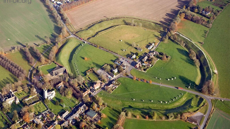 Avebury เส้นวงหินโบราณ แห่งอังกฤษที่ซ่อนอยู่ในความเงียบ