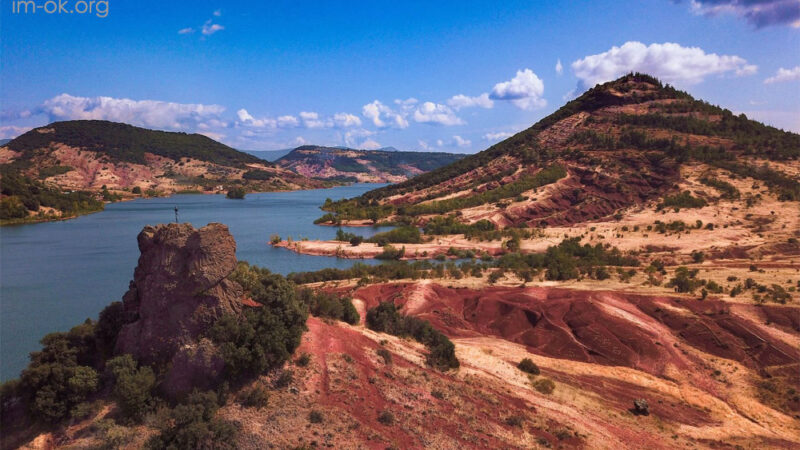 Lac du Salagou ทะเลสาบสีแดง ในแคว้นล็องก์ด็อก