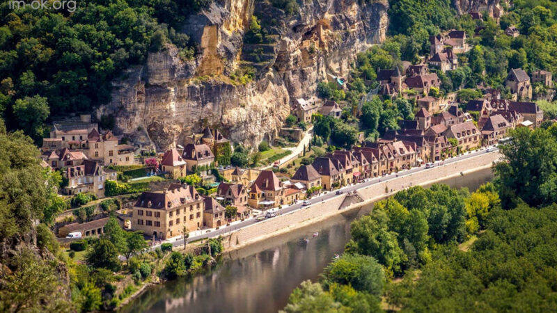 La Roque-Gageac หมู่บ้านริมผาที่สะท้อนเสน่ห์