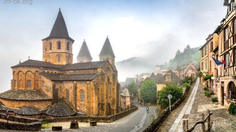 Conques Occitanie หมู่บ้านกลางหุบเขา แห่งศรัทธาและศิลปะโรมัน