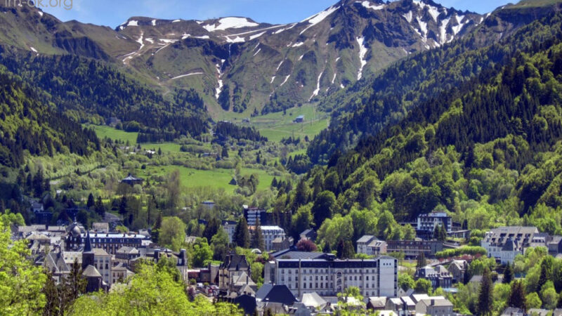 Le Mont-Dore เมืองสปาและจุดปีนเขา ในภูมิภาคโอแวร์ญ