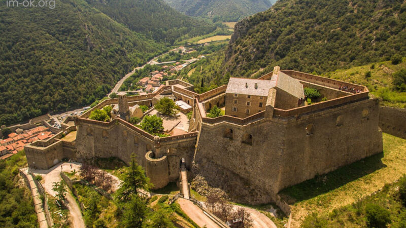 Villefranche de Conflent เมืองป้อมโบราณ ใกล้เทือกเขาพิเรนีส
