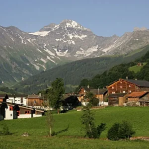 Elm Switzerland หมู่บ้านสวยกลางหุบเขาแอลป์