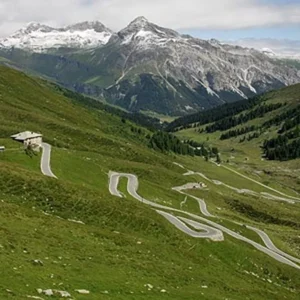 Splügen Pass เส้นทางข้ามภูเขา อันเก่าแก่และงดงาม