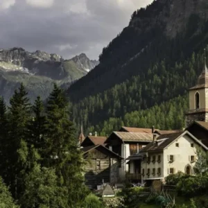 Bergün หมู่บ้านสวิส ที่โอบล้อมด้วยขุนเขาและมนต์