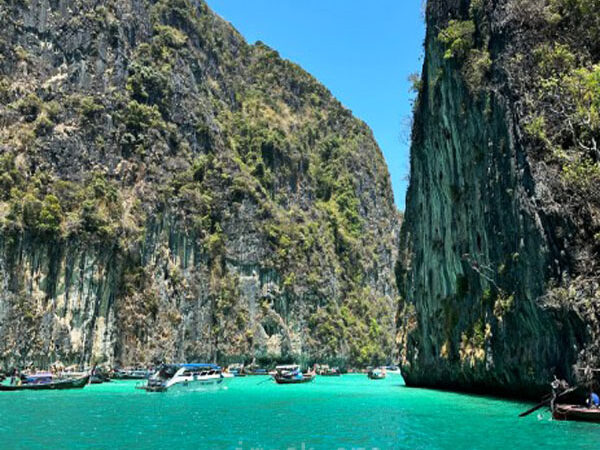 เที่ยวเกาะพีพี สวรรค์แห่งทะเลอันดามัน